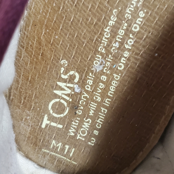 Toms - Picture 3 of 5